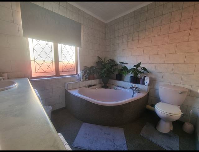 6 BEDROOM FREESTANDING FOR SALE IN HEIDERAND